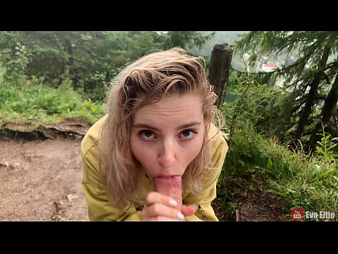 ❤️ Ragazza ingoia lo sperma dopo un pompino in pubblico - Eva Elfi ☑ Video di sessoal it.happytour.top ❌❤